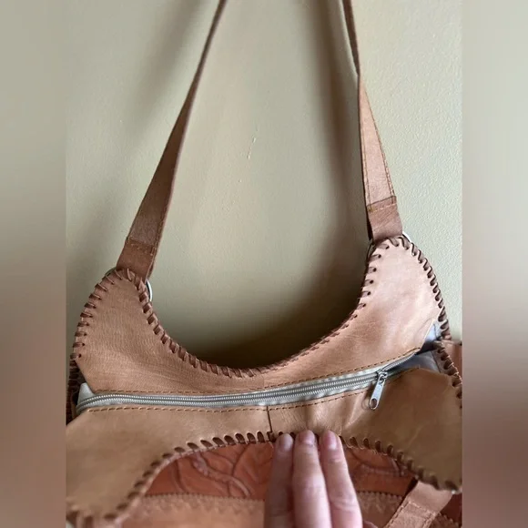 Tooled leather shoulder bag - Picture 7 of 14